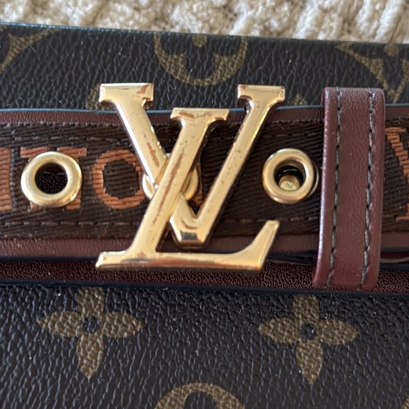 Luxury inspired iPhone 14 Plus case - Picture 5 of 5